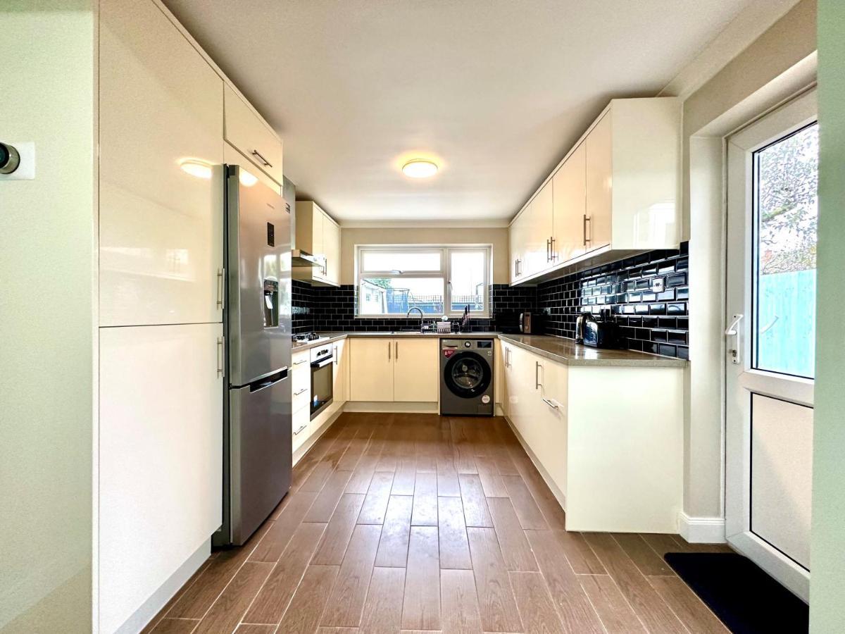 Spacious 3 Double Bedroomed House In Bicester Exterior foto