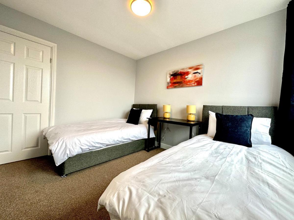 Spacious 3 Double Bedroomed House In Bicester Exterior foto