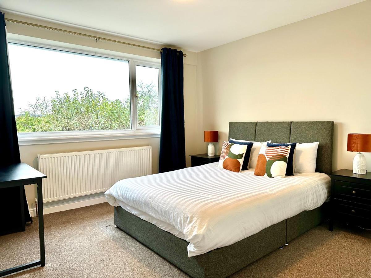 Spacious 3 Double Bedroomed House In Bicester Exterior foto